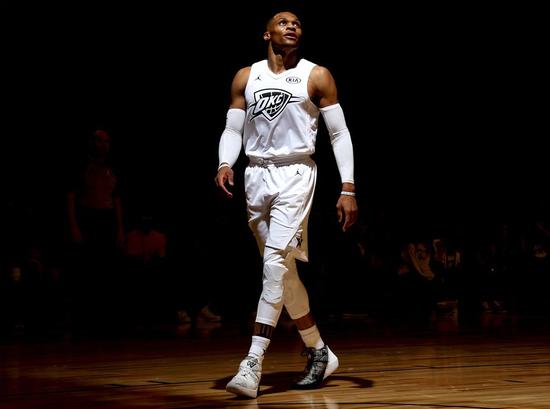 前11轮仅打进12球，斯基拉：罗马想在冬窗买新前锋和右脚边锋（前11场仅12球，斯基拉称罗马计划冬窗引进新中锋与右脚边锋）