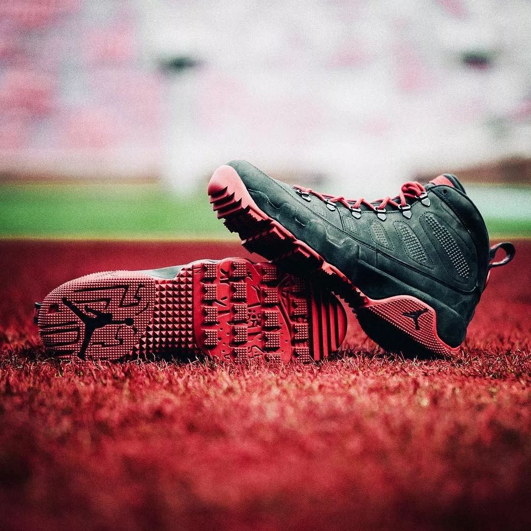 小法：梅西第一次训练就把我晃倒了；现在的球员有点被宠坏了（法布雷加斯：第一次合练就被梅西过倒，如今的球员有些被惯坏）