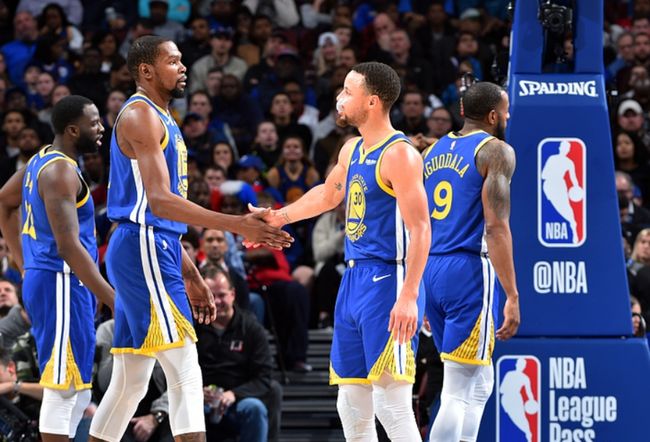 内马尔那些骚操作名场面瞬间，不愧是把任加足球发扬光大球星之一（内马尔那些炫技高光瞬间，美丽足球的代表之一）