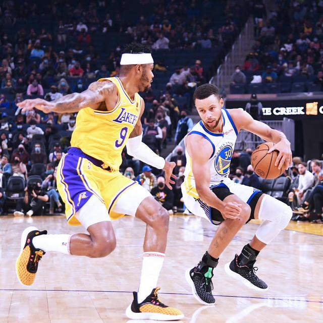 哈登三节5分小卡23中10，灰熊新秀暴走23+14+5，主场逆转快船（灰熊主场逆袭快船：新秀23+14+5爆棚，哈登三节仅5分，小卡23投10中）