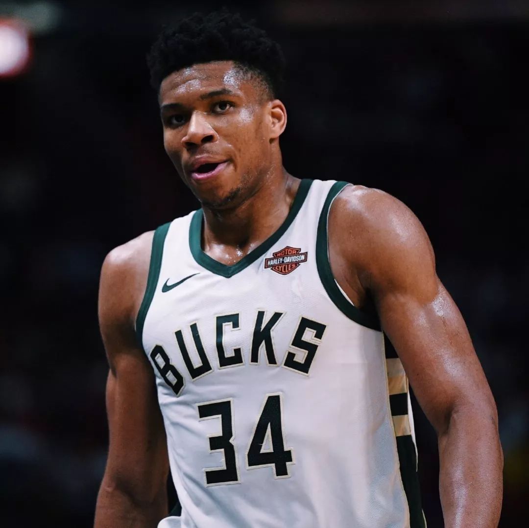 温家宝：球迷的呐喊让我们充满动力，场下我也会跟着他们唱歌（温家宝：球迷的助威是我们的动力，场下我也会跟着一起唱）